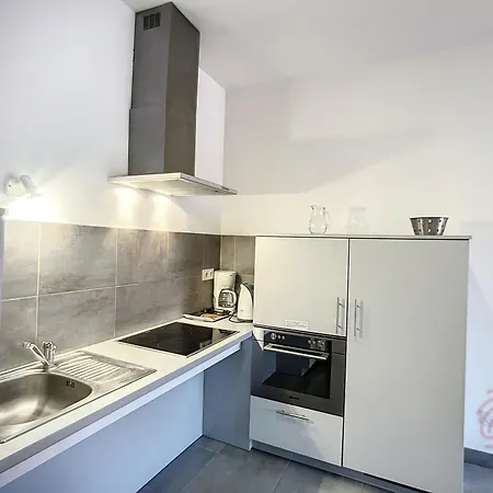 F2 Pmr, Climatise, Avec Terrasse Et Parking Prive, Au Coeur De - Fr-1-451-194 Ламалу-ле-Бен