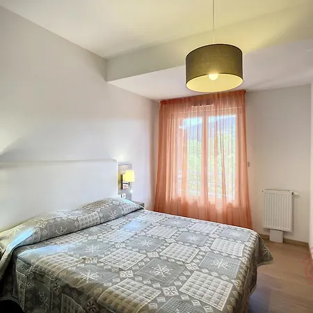 F2 Pmr, Climatise, Avec Terrasse Et Parking Prive, Au Coeur De - Fr-1-451-194 Apartment *