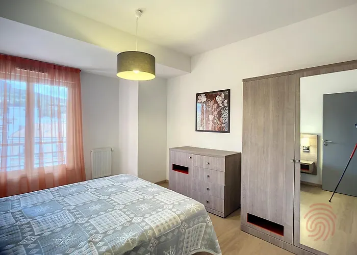 F2 Pmr, Climatise, Avec Terrasse Et Parking Prive, Au Coeur De - Fr-1-451-194 Lamalou-les-Bains