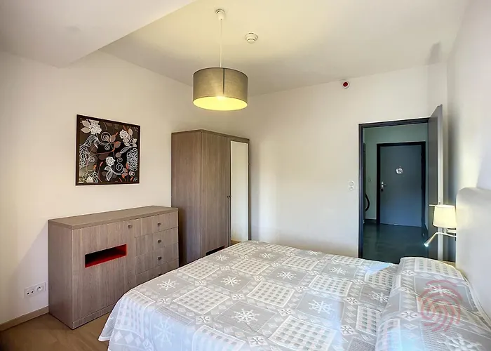 Apartmán F2 Pmr, Climatise, Avec Terrasse Et Parking Prive, Au Coeur De - Fr-1-451-194 Lamalou-les-Bains