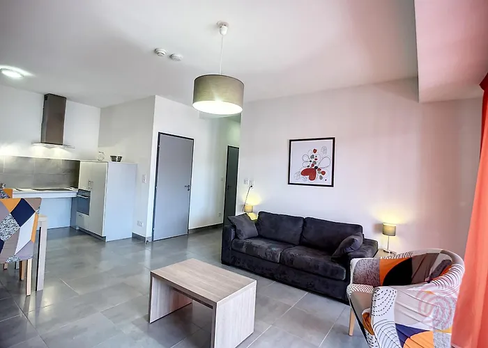F2 Pmr, Climatise, Avec Terrasse Et Parking Prive, Au Coeur De - Fr-1-451-194 Apartmán *