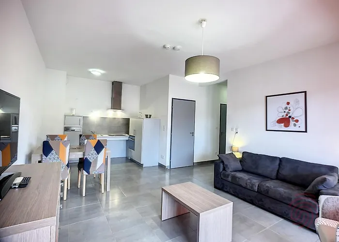 F2 Pmr, Climatise, Avec Terrasse Et Parking Prive, Au Coeur De - Fr-1-451-194 Apartmán *