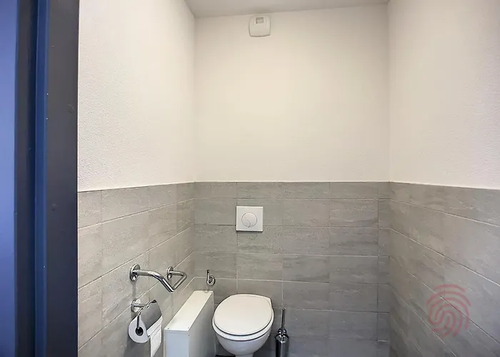 F2 Pmr, Climatise, Avec Terrasse Et Parking Prive, Au Coeur De - Fr-1-451-194